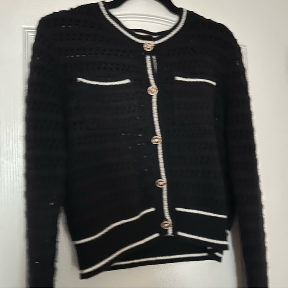 Fiorla 100% Cashmere Black Button-Up Knit Cardigan - Picture 3 of 11